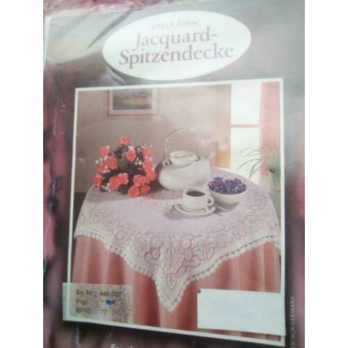 Tafelkleed/kant/bloemen Nieuw.