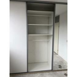 Inbouw kast met schuifdeuren