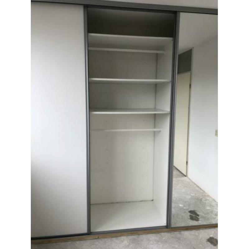 Inbouw kast met schuifdeuren