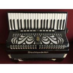 Mooie duitse Weltmeister Caprice accordeon .120 bas .4 korig
