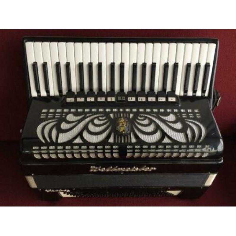 Mooie duitse Weltmeister Caprice accordeon .120 bas .4 korig