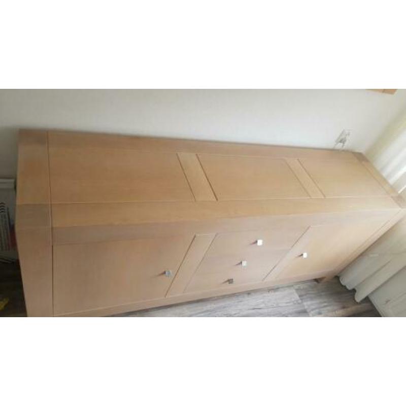 Dressoir met bijbehorende spiegel en tv meubel