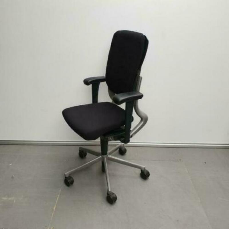Ahrend 230 bureaustoel met nieuwe stoffering zwart