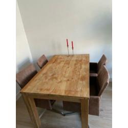 4 mooie eetkamer stoelen