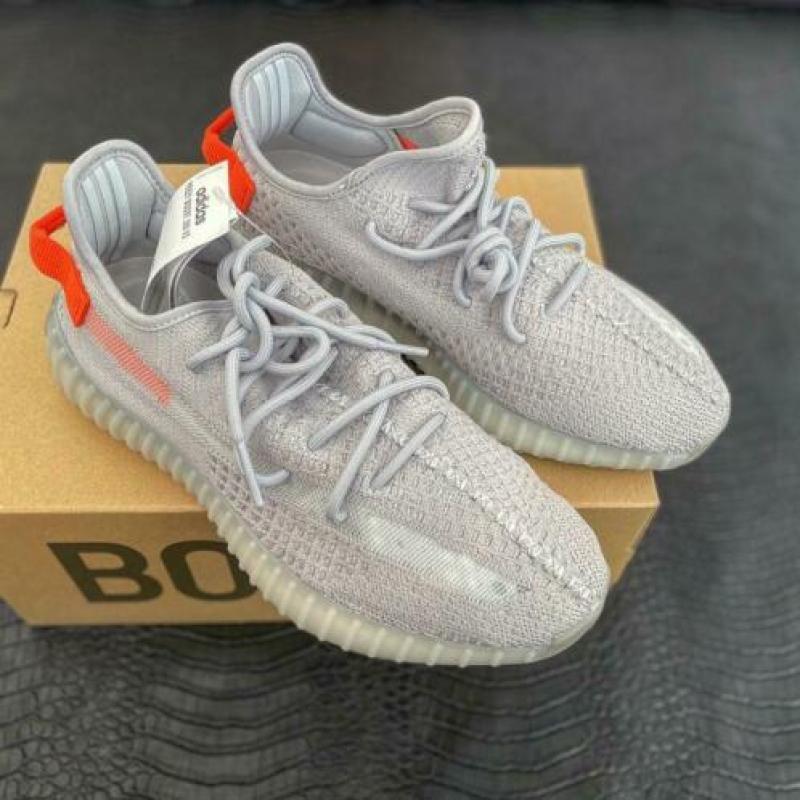 Yeezy Boost 350 V2 42,5