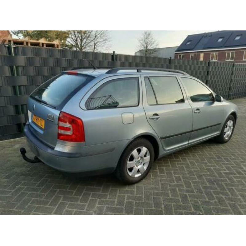 Octavian 1.9 tdi elegance climatecontrol nieuw model