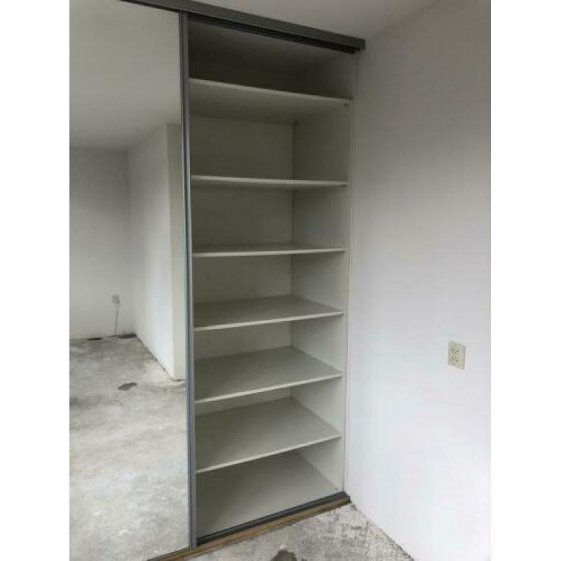 Inbouw kast met schuifdeuren