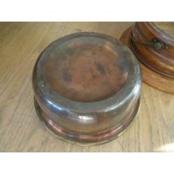 Antieke ronde eiken stoof met koperen water reservoir. Ø31cm