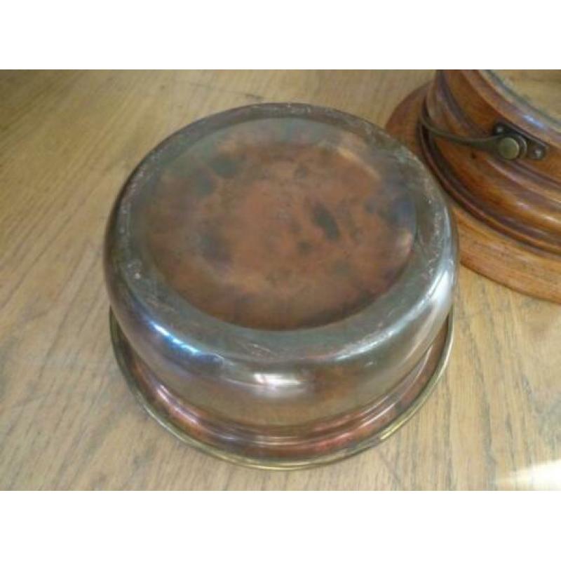Antieke ronde eiken stoof met koperen water reservoir. Ø31cm