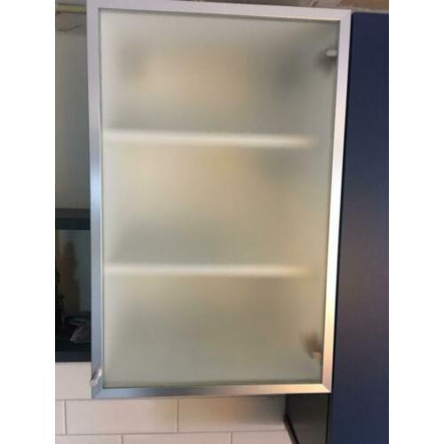 2 kastjes met melkglas