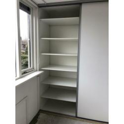 Inbouw kast met schuifdeuren