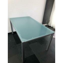 Eettafel met glazen blad