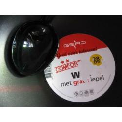 nieuw, gero wok met lepel. doorsnee 28 cm