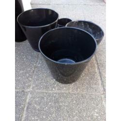 te koop mooie hoogglans hoge potten zwart en wit