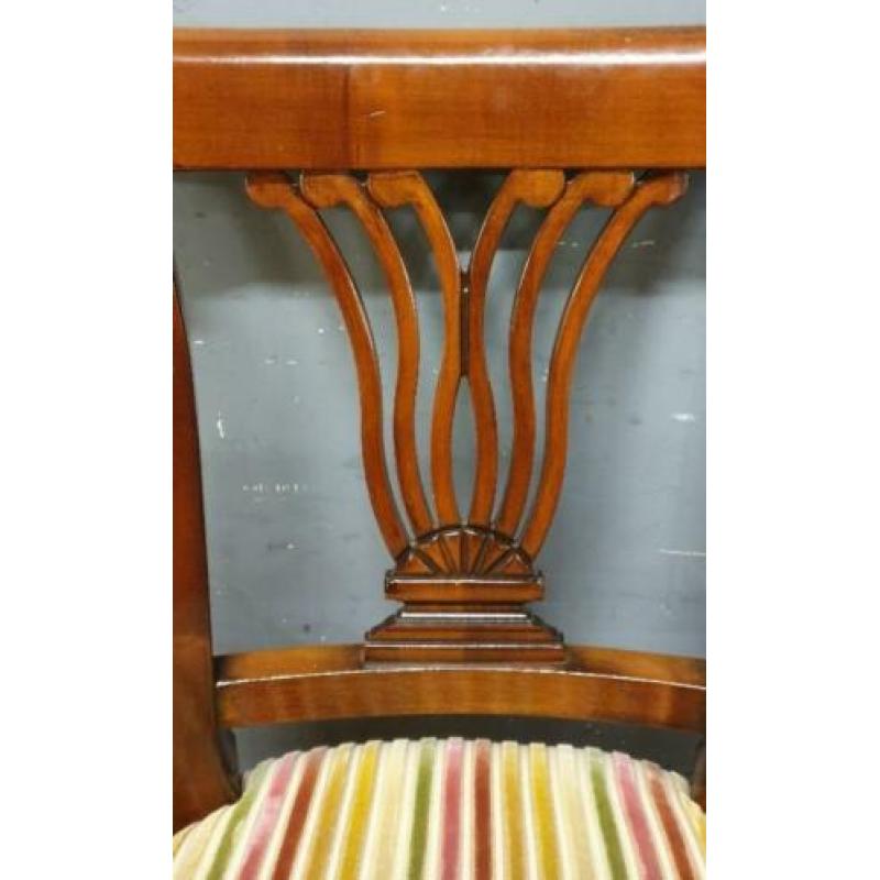 set van 4 klassiek kersenhouten armstoelen