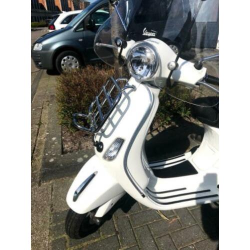 Vespa LX scooter wit