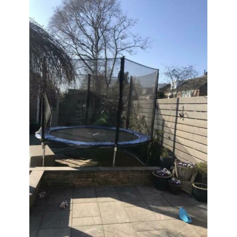 Trampoline 305