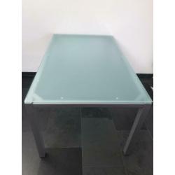 Eettafel met glazen blad