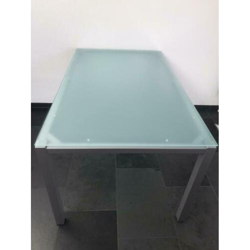 Eettafel met glazen blad