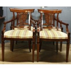 set van 4 klassiek kersenhouten armstoelen