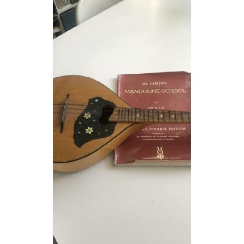 Retro Mandoline uit de DDR met boek