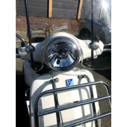 Vespa LX scooter wit