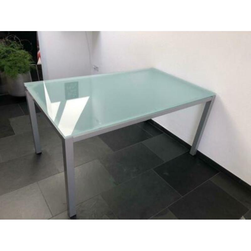 Eettafel met glazen blad