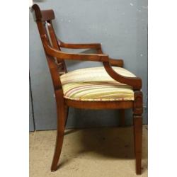 set van 4 klassiek kersenhouten armstoelen