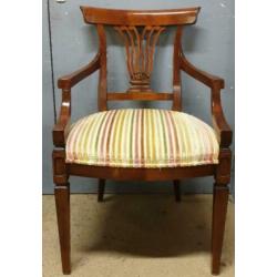 set van 4 klassiek kersenhouten armstoelen