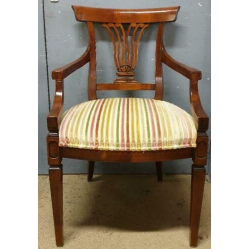 set van 4 klassiek kersenhouten armstoelen