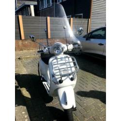 Vespa LX scooter wit