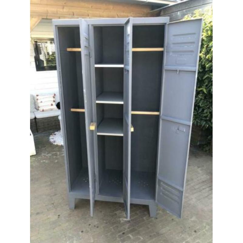 Grijze Locker / kinderkleedingkast