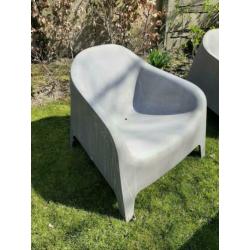 Lounge stoelen en terrastafel