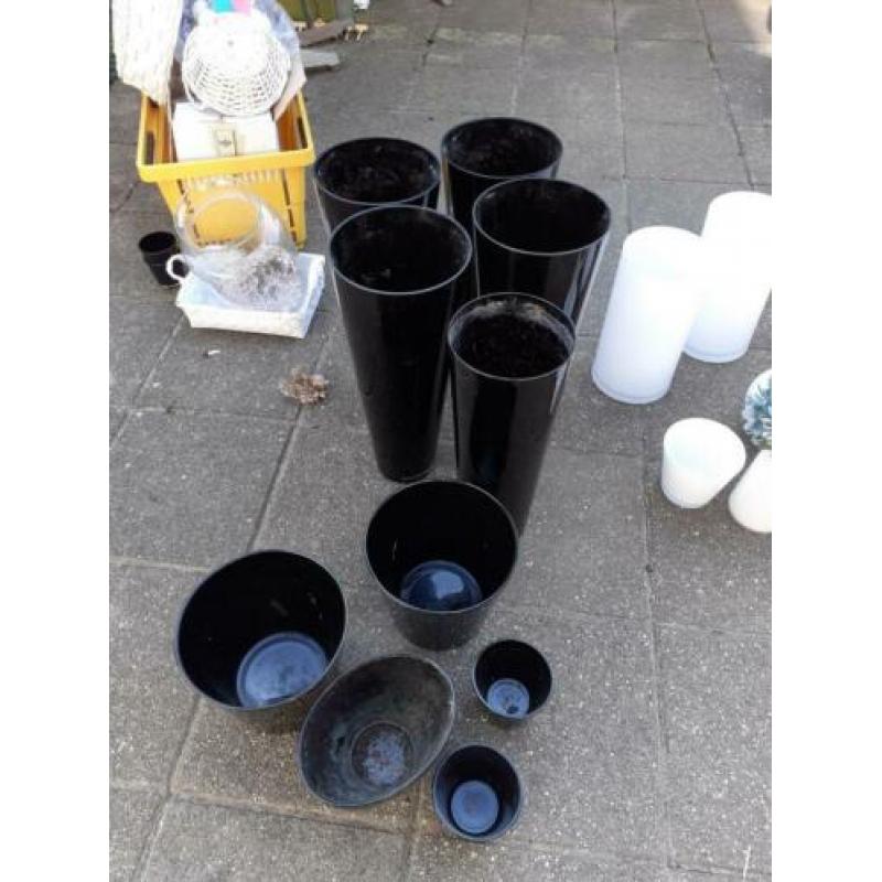 te koop mooie hoogglans hoge potten zwart en wit