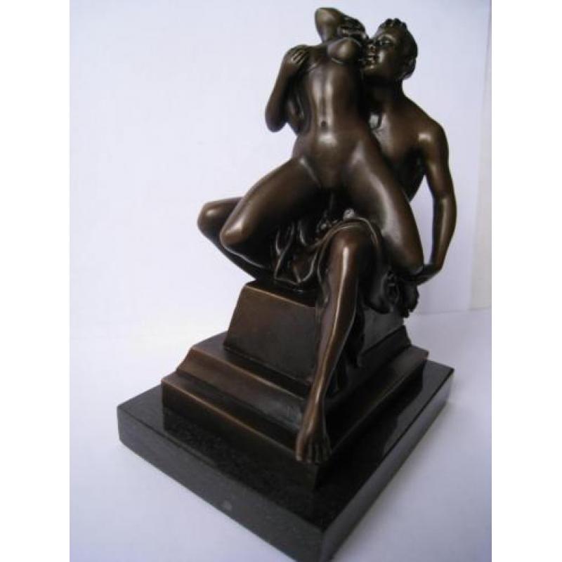 Brons = bronzen erotisch beeld minnend paartje ; b.zach