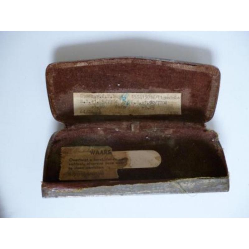 Antiek brocante brilletje in origineel metalen hoesje