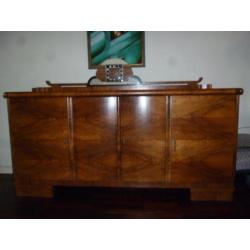 Art Deco /Art Nouveau dressoir in noten- en wortelhout