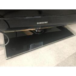 ZGAN: Samsung tv 32 inch (le32b550)