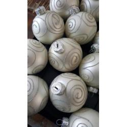 73 mat witte kerstballen met zilver glitters