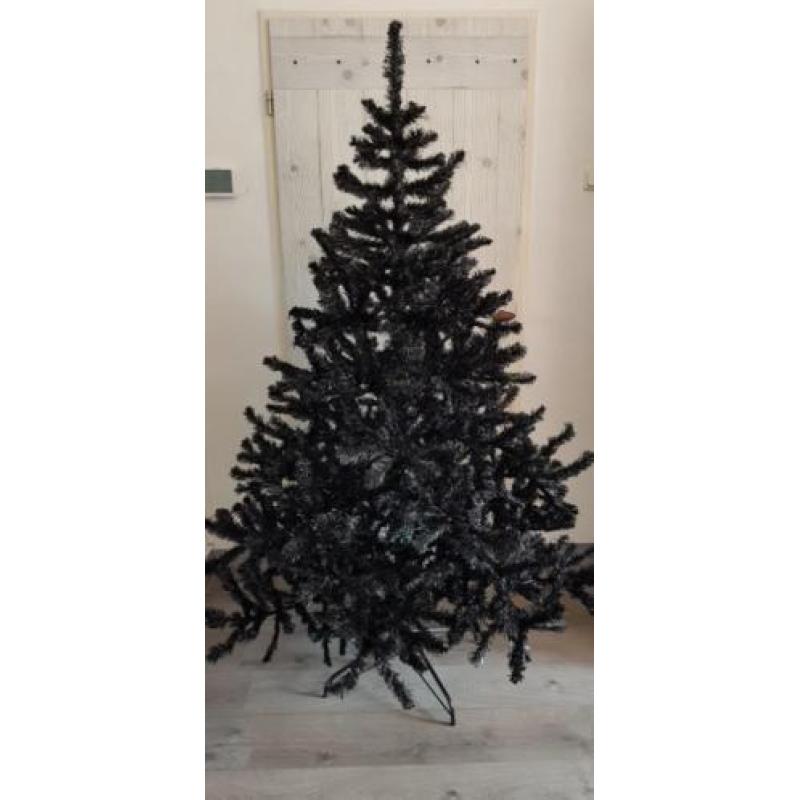 Mooie zwarte volle kerstboom 1.80 cm. vlamwerend
