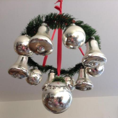 Kerst. Vintage Kerstkrans met 11 ballen/klokjes