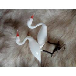 Antieke kerst ornament melkglas geblazen zwanen op klip