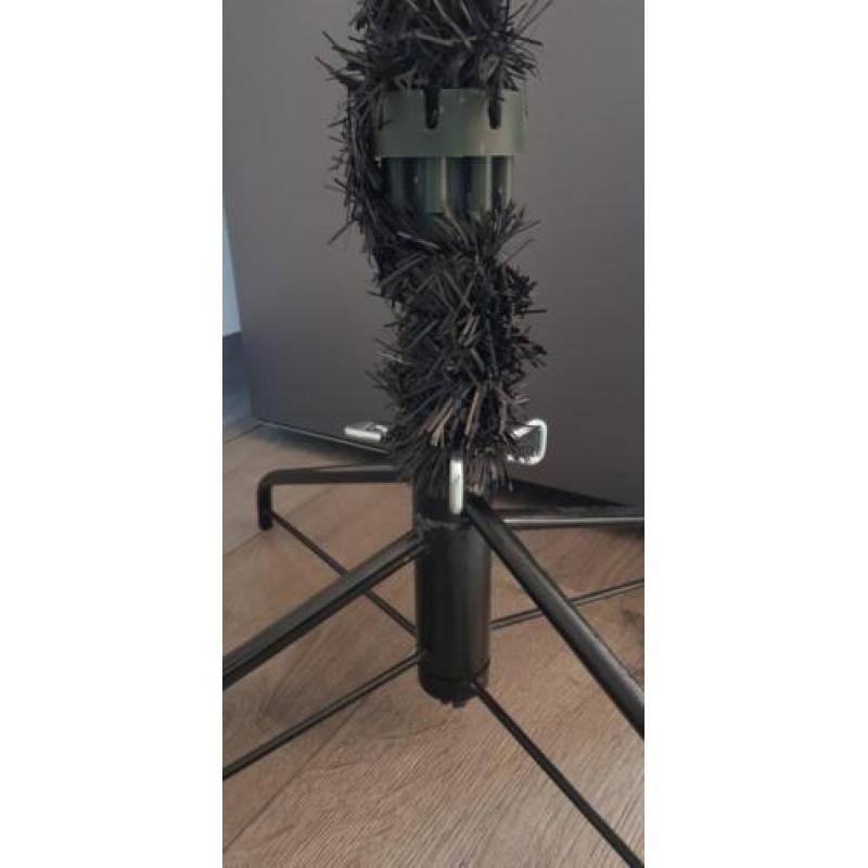 Mooie zwarte volle kerstboom 1.80 cm. vlamwerend