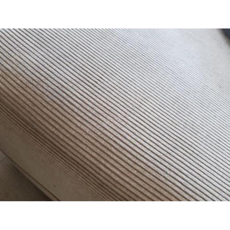 Supermooie grote poef zandkleur