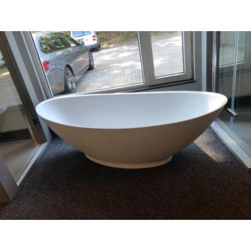 Solid Surface vrijstaand bad type 2 1860x820x590 NIEUW €1800