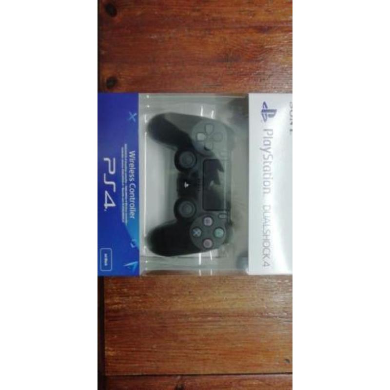 PlayStation 4 + DualShock Controller + Sony VR