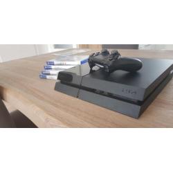 Te Koop Ps4 plus 2 controllers en 4 games.