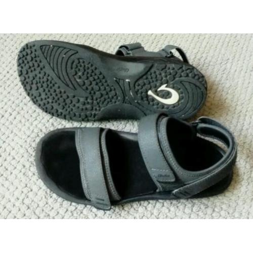 OluKai. In Nieuwstaat, leren sandalen mt44.